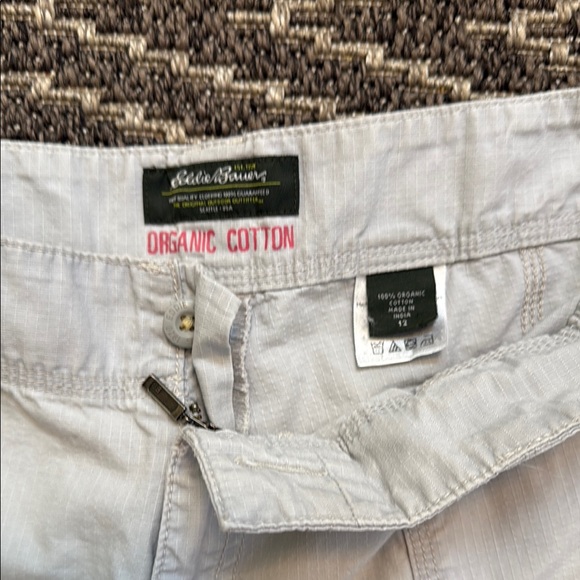 Eddie BauerWomen’s Khaki Cargo Shorts - Picture 2 of 6